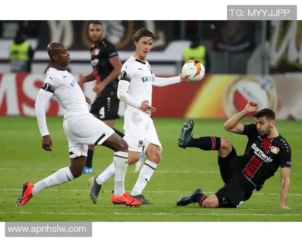 奥尔森足球生涯精彩瞬间：从绿茵场到辉煌时刻的传奇之路